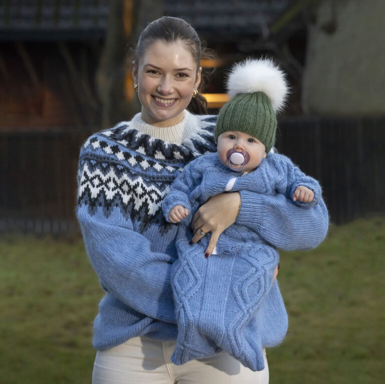 Materialkit: 2502-04 ”Blåtopp” – Unisex-tröja med runt ok i Viking Wool