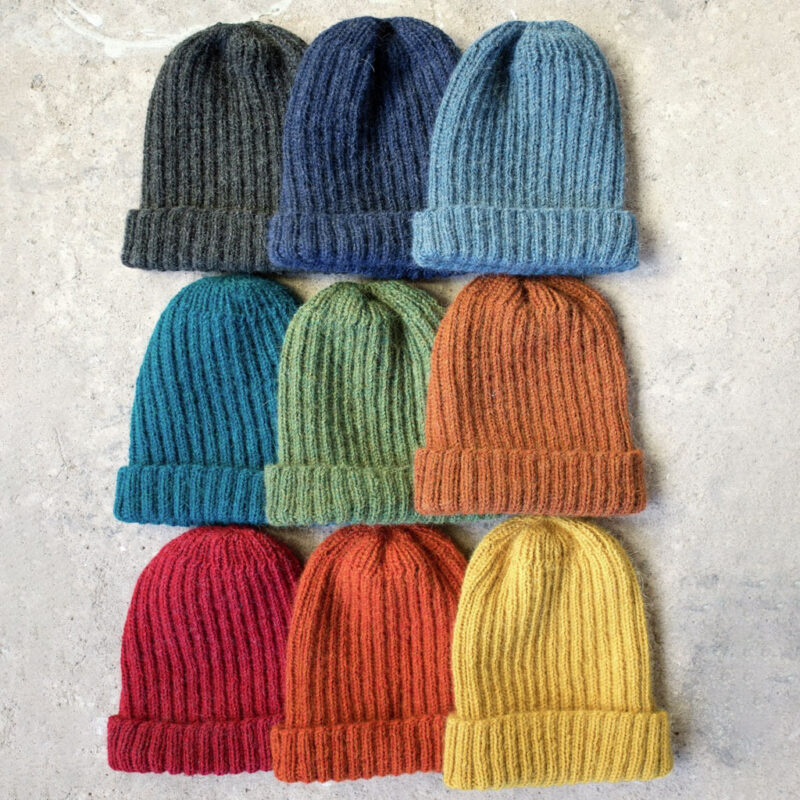 394-18 Ribbstickad mössa i Lanolin Wool