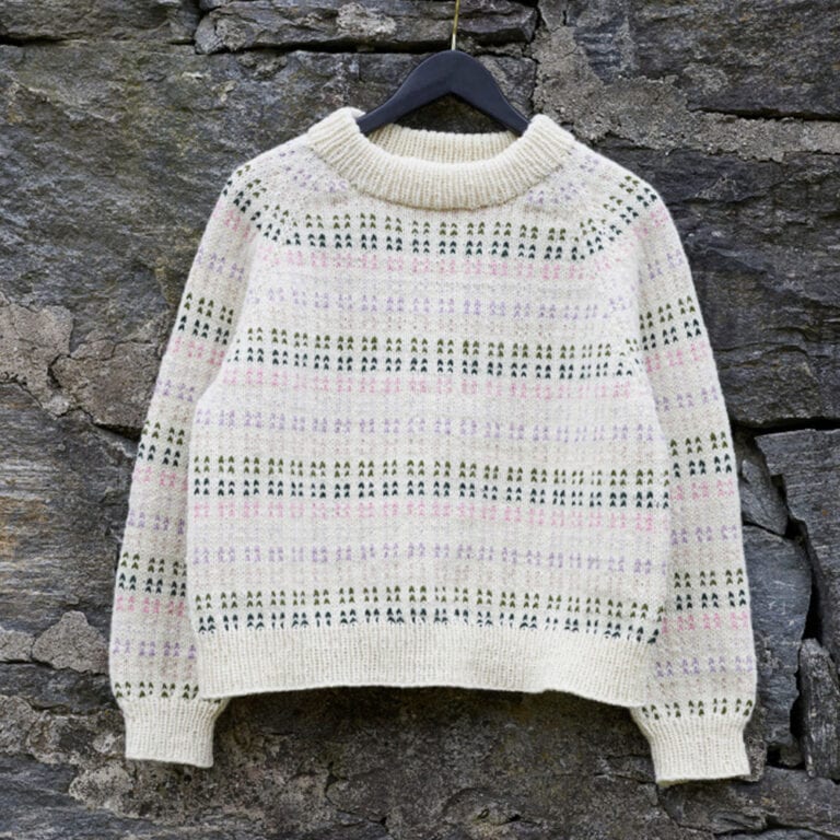 433-7 Ytterbakkegenser Dam Stickmönster i Rauma garn Fivel • Nordic Design