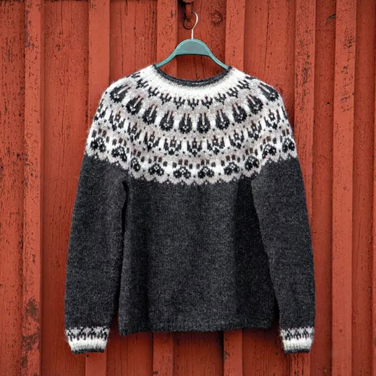 92431-1 – Slóðir ”Spår” – Islandströja dam & herr - Materialkit Lettlopi