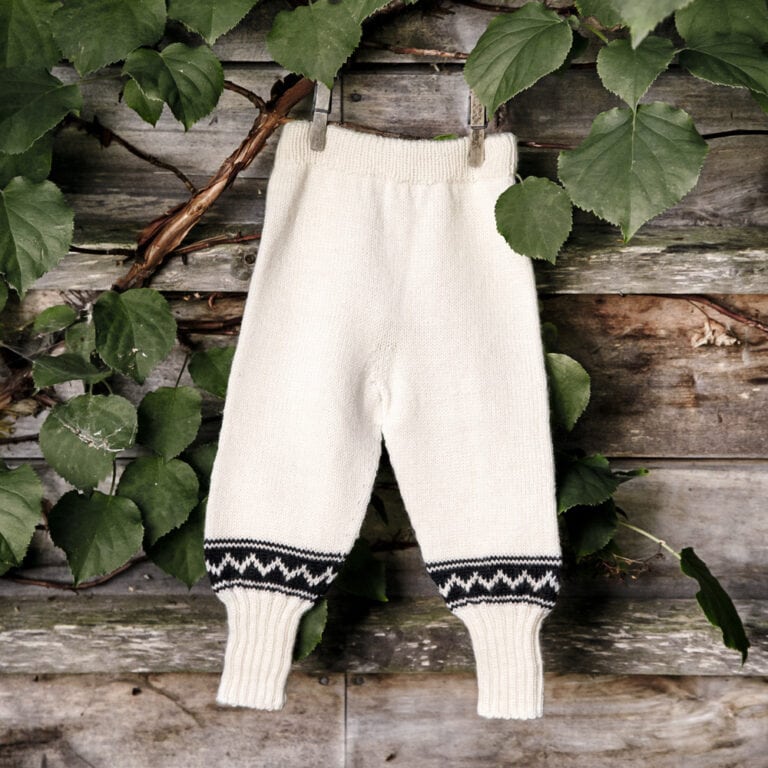 26-8-1 Setesdal - tröja och byxor till babyn - Babygarn