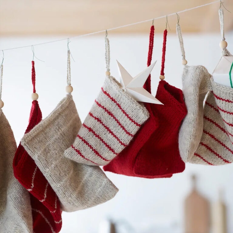 454-16 Adventspåsar i 3-tråds strikkegarn