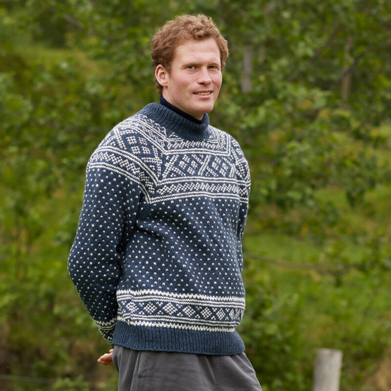 433-12-1 Setesdaltröja, herr - materialkit - stickas uppifrån i Fivel