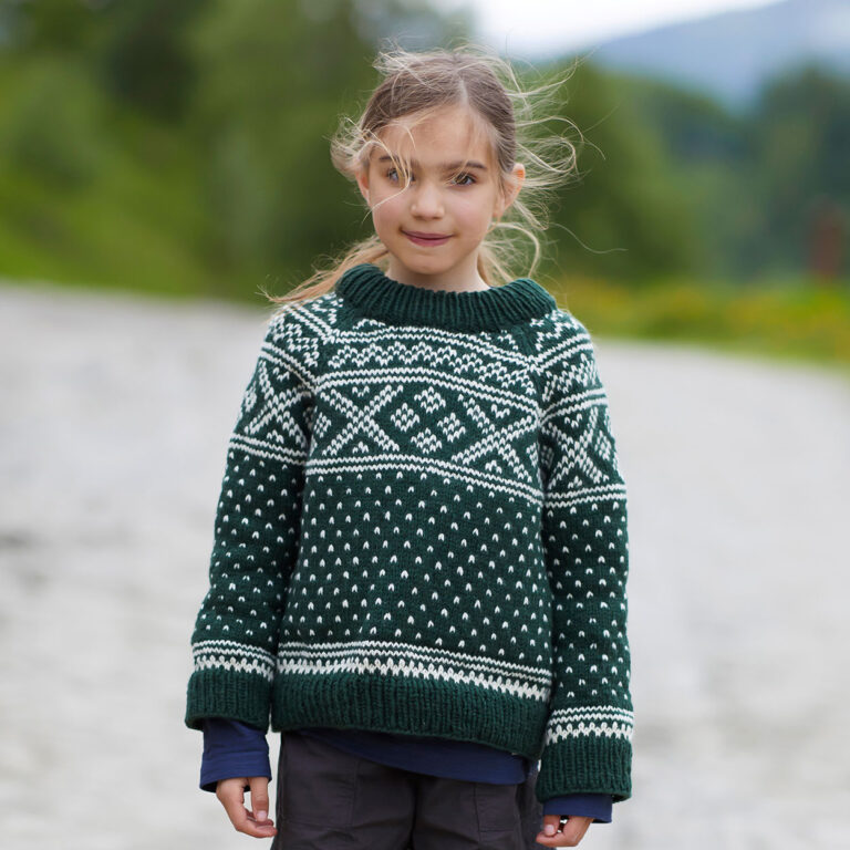 433-4-1 Materialkit - Setesdaltröja - Unisex (1-12 år) i Fivel - Stickas uppifrån