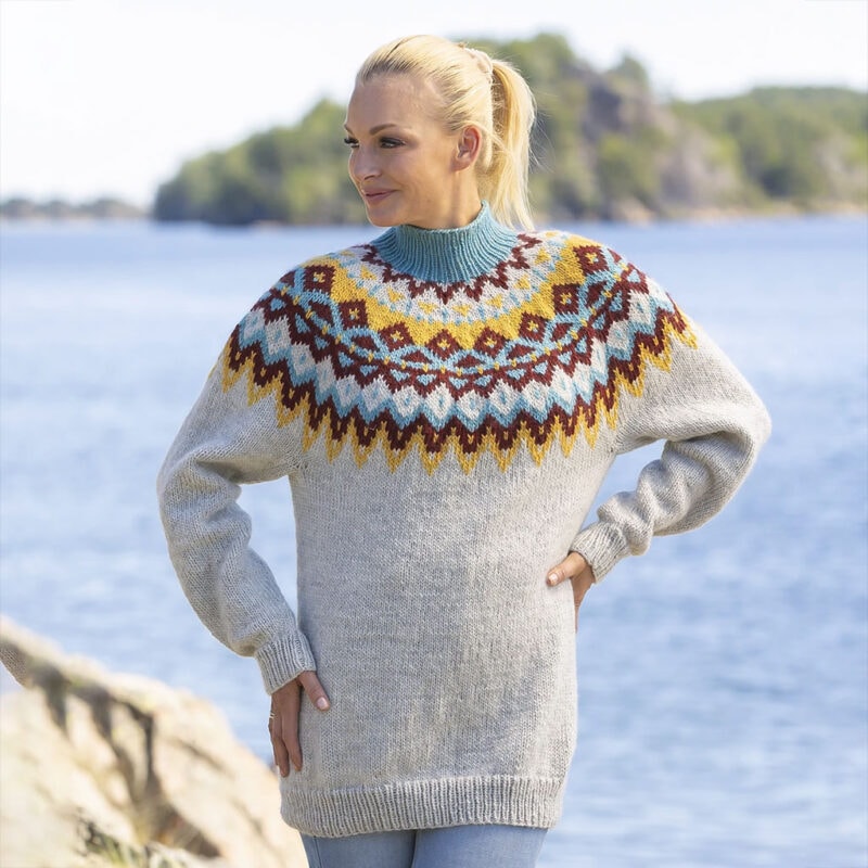 2329-1a Kraft – mönsterstickad tröja