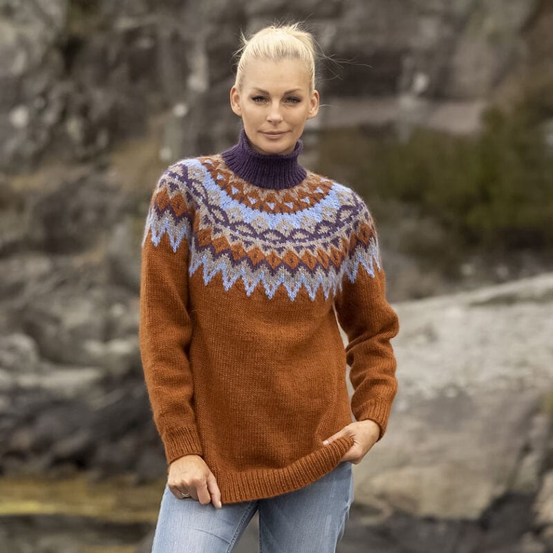 2329-1i Kraft – mönsterstickad tröja