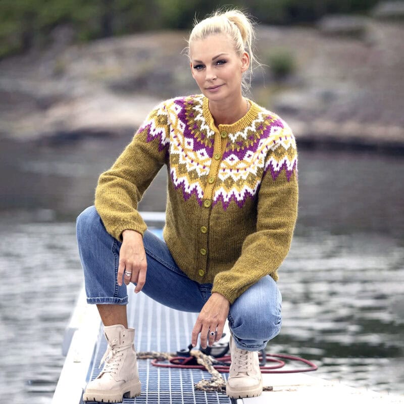 2329-2 Kraft – mönsterstickad kofta