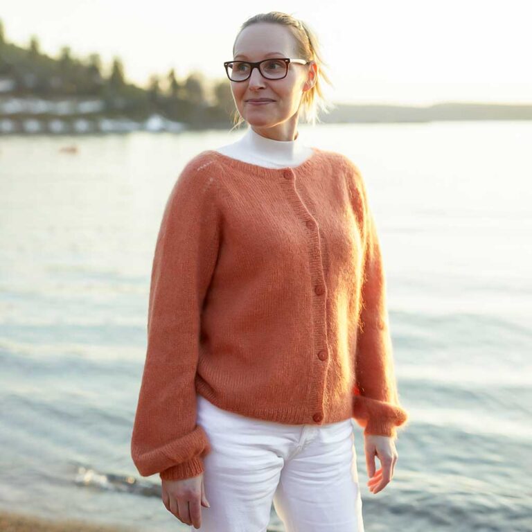 378-7 Nøste mitt - jacka kofta med raglan i Plum