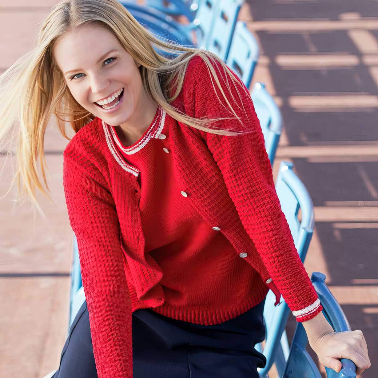 380-12 Greta kofta i röd eller marinblå - Lille Lerke