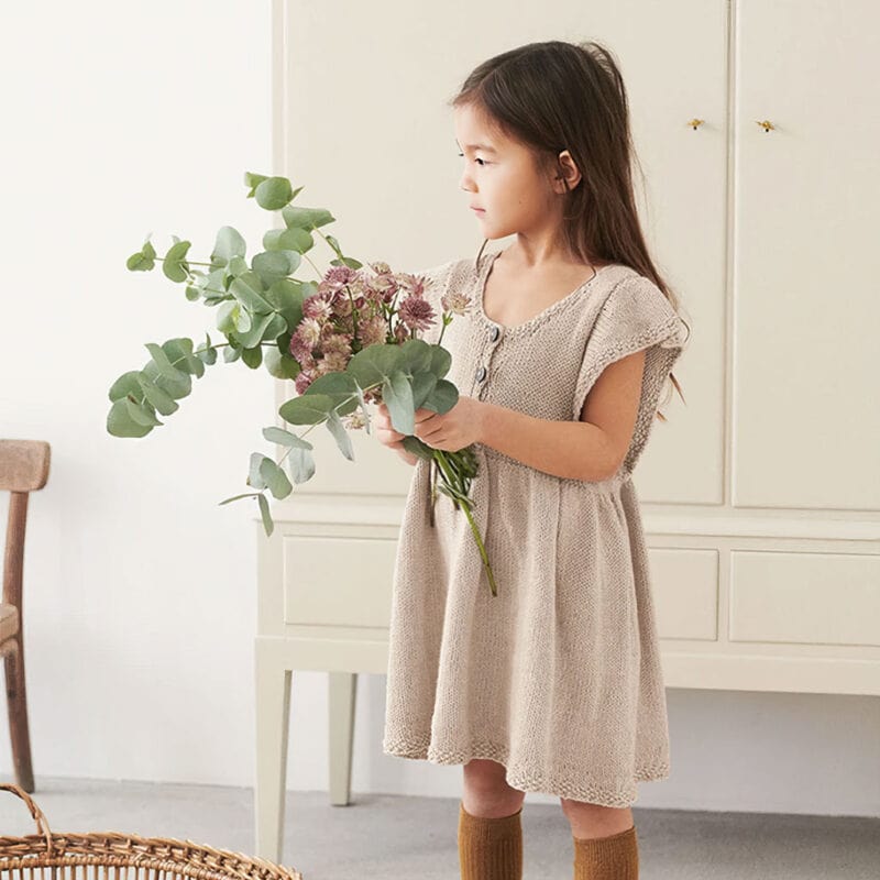 2106-3 Lola klänning, 3 mån - 4 år i garnet Line