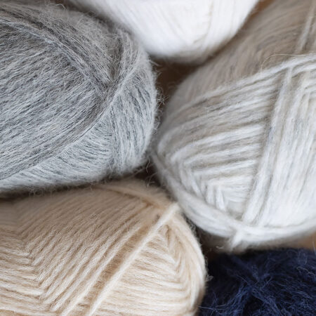Poppy, ca 110 m - 50% superfine alpacka, 35% bomull, 15% merinoull - från Sandnes garn